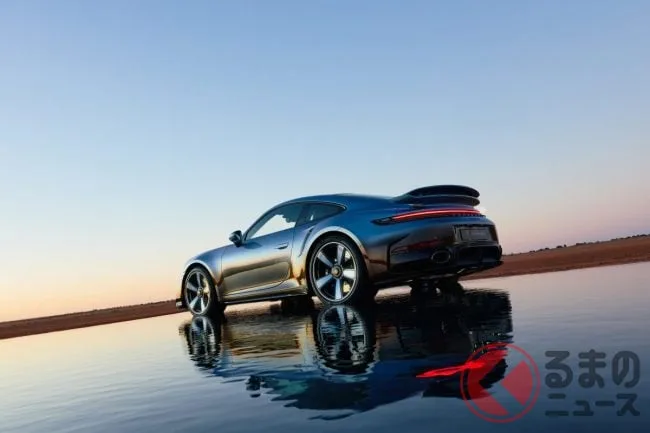ポルシェがオーストラリア75周年記念! 特別な911ターボS「ランド・ダウン・アンダー」、300時間超の手塗りグラデーションがヤバイ
