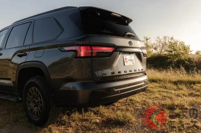 ランクル300が小さく見える！トヨタ最大級SUV「セコイア」2027年型、全長5.2m超の圧巻ボディ