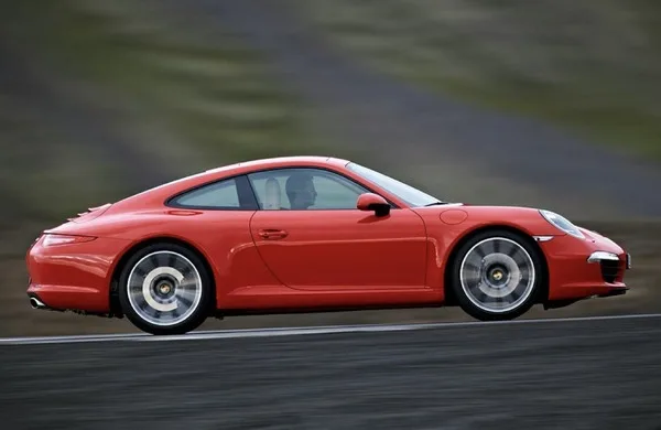 ポルシェ911タイプ991、革新と古典が融合した第7世代を50ページ大特集