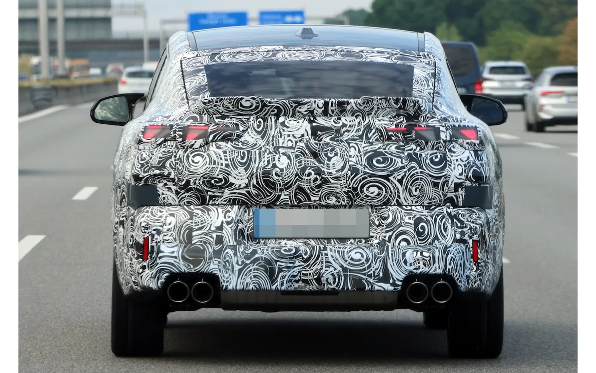 ノイエクラッセ顔に刷新！BMW X2改良新型を世界初スクープ