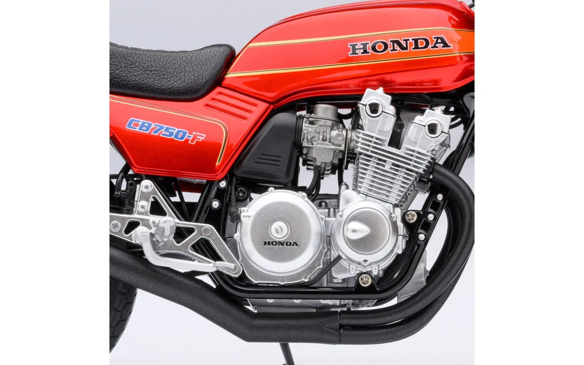 『バリバリ伝説』巨摩郡のCB750Fが期間限定で実車展示！スケールモデルも同時にゲットできる