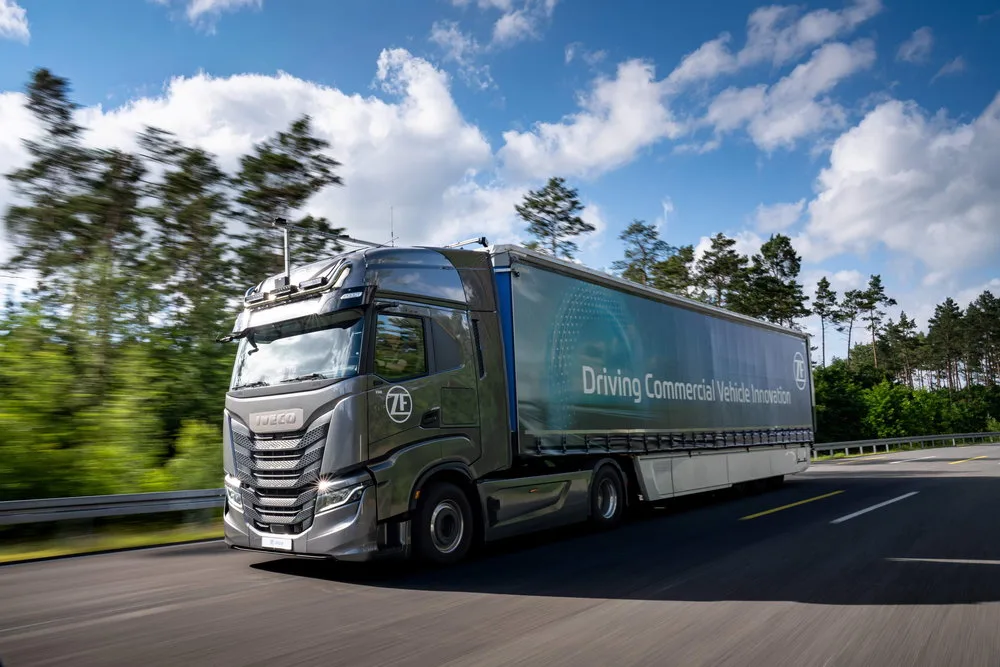 ZFがIAA2026で公開した衝撃の安全技術、トレーラまでADASで守る360度システム