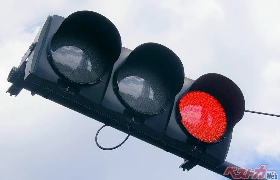 信号見落としゼロ！SWANS運転専用サングラスが凄い