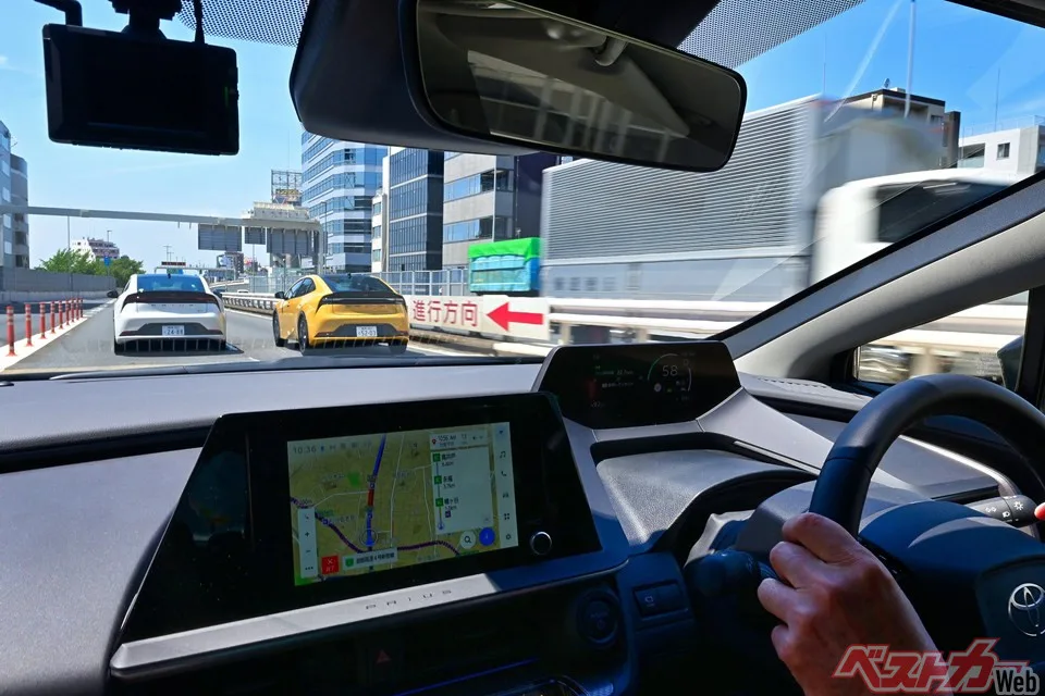 追い越し車線を低速で走り続けるクルマ、あなたは大丈夫？ プロが教える迷惑運転3選