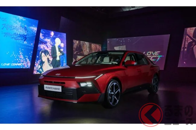 6年ぶり刷新！ヒョンデ新型「アバンテ」8代目がスカイラインサイズに拡大、カクカクデザインと2Lガソリン搭載