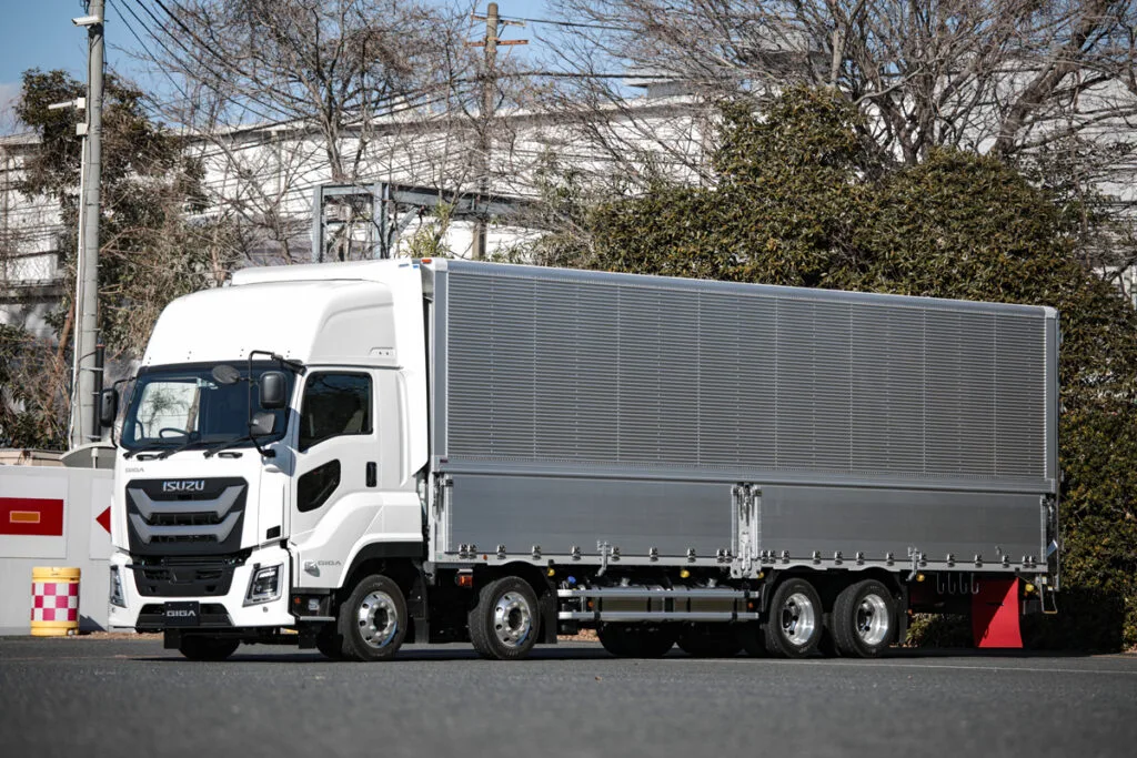 いすゞ新型ギガが遂にフェイスリフト！日本一売れる大型トラックの25型を徹底試乗
