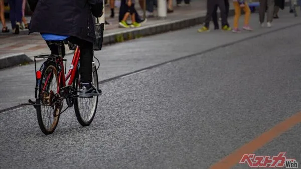 黄色線はみ出しOK？ 自転車追い越しの新ルールを警察官に聞いた