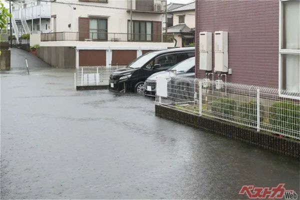 豪雨で愛車が水没したら保険は使える? エコノミー型車両保険の実力