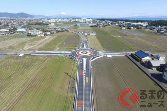 道路の「逆三角マーク」知らないと痛い目に！ 信号なし交差点の落とし穴、反則金7000円のリスク