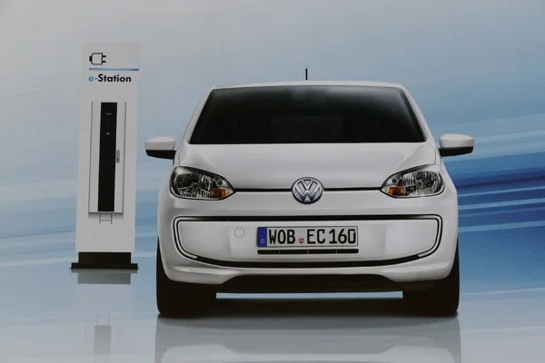 幻のVW『e-up!』、日本上陸目前で消えた理由とは？ カタログだけが残したEVの記憶