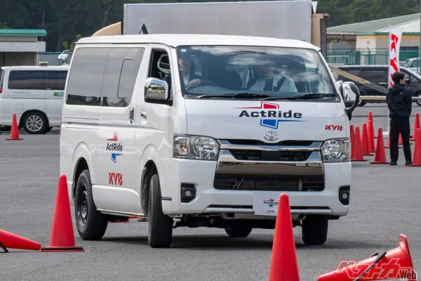 ハイエースが高級車に変身?KYB新型アクトライドの衝撃