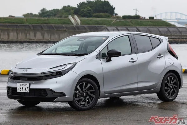 トヨタ アクアが再進化！ハンマーヘッド顔とGR SPORTで魅せる上質コンパクト