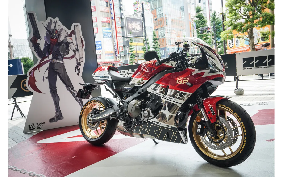 ヤマハXSR900 GPが『ゼンゼロ』ビリー仕様に!秋葉原に実車降臨